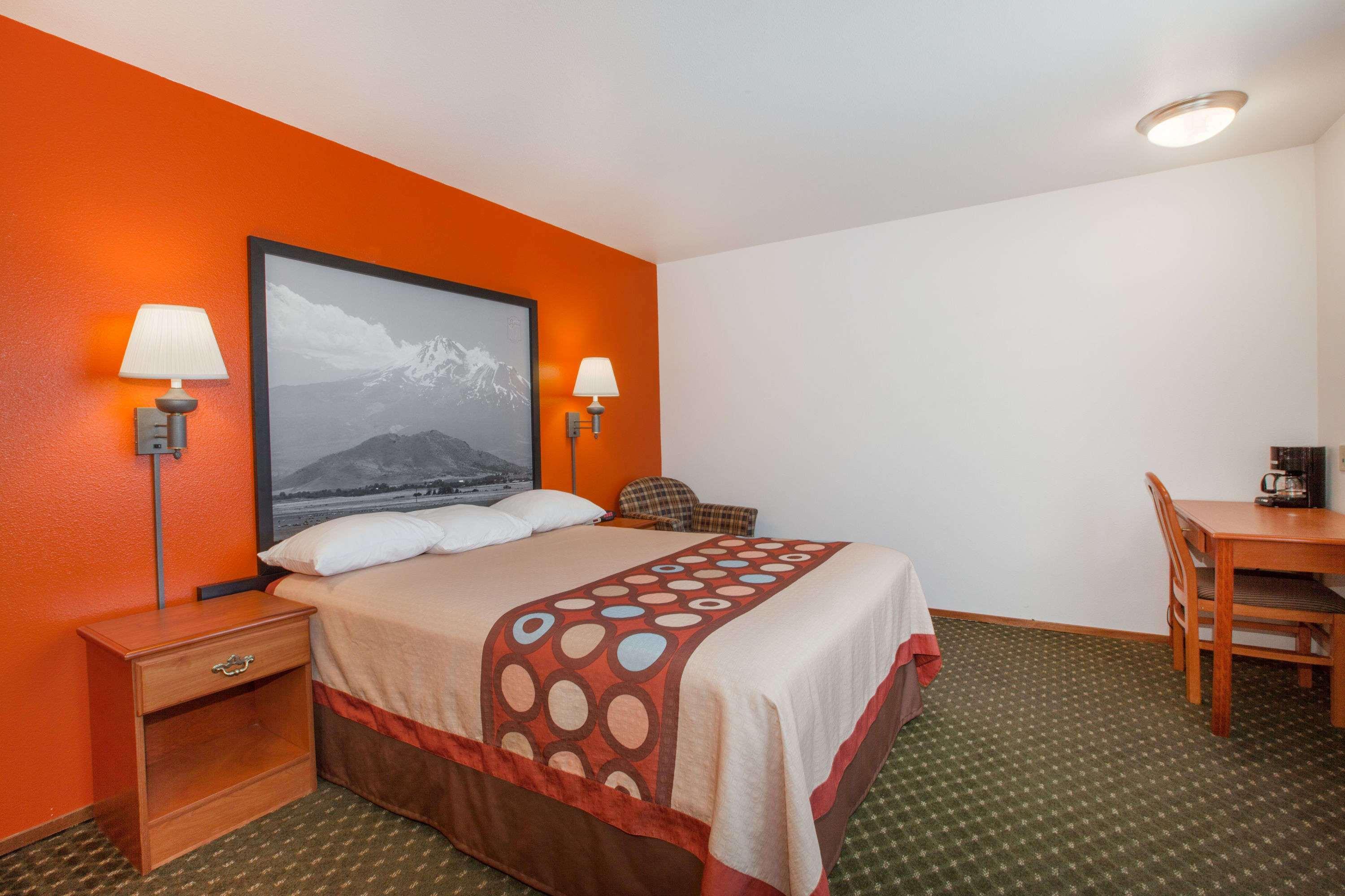 Super 8 By Wyndham Cloverdale Wine Country Exterior photo