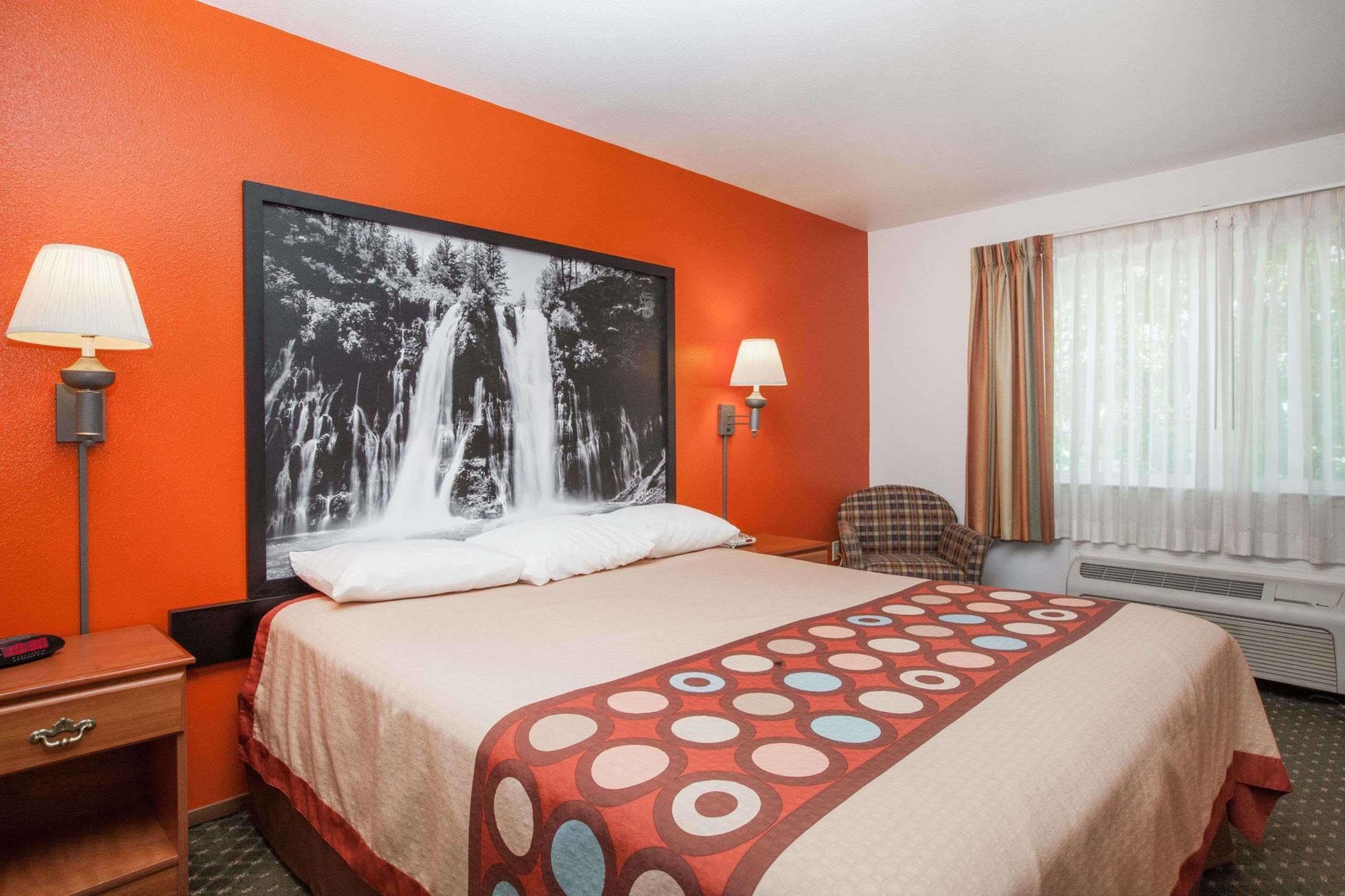 Super 8 By Wyndham Cloverdale Wine Country Exterior photo