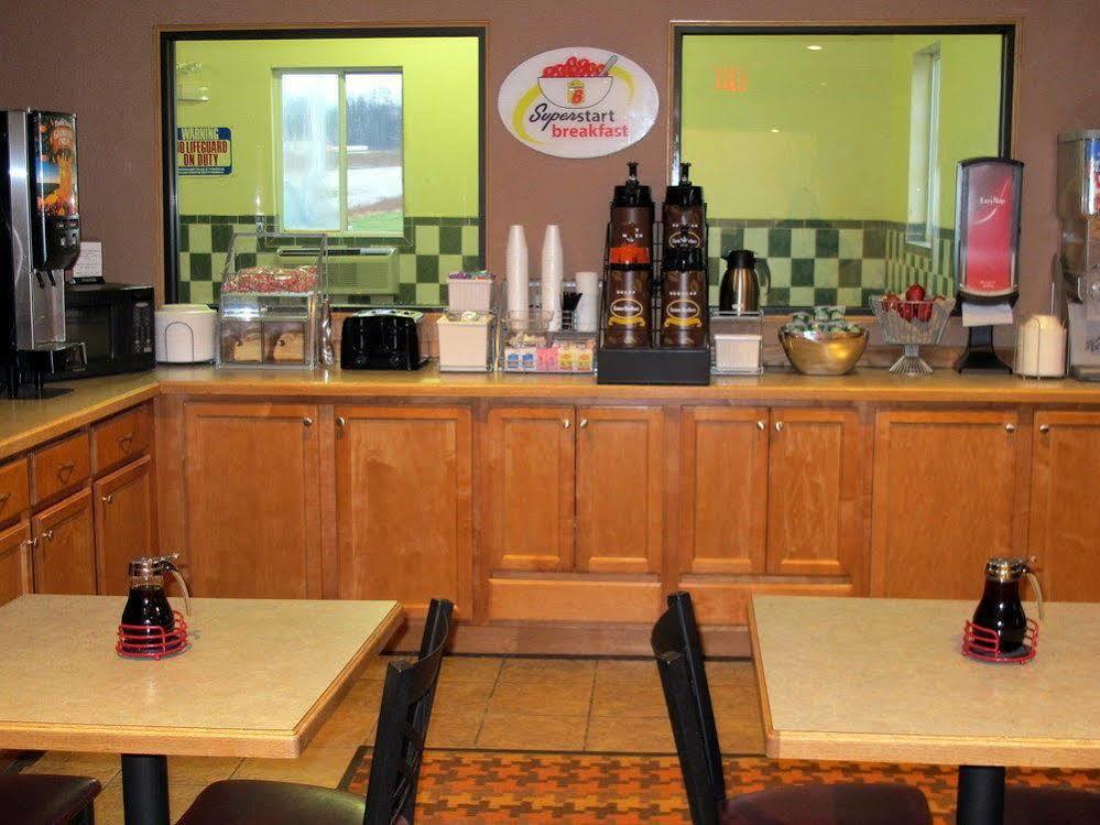 Super 8 By Wyndham Cloverdale Wine Country Exterior photo