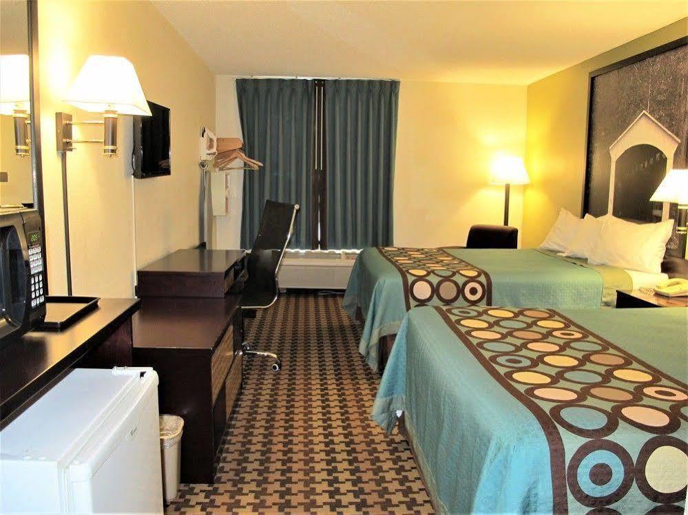 Super 8 By Wyndham Cloverdale Wine Country Exterior photo